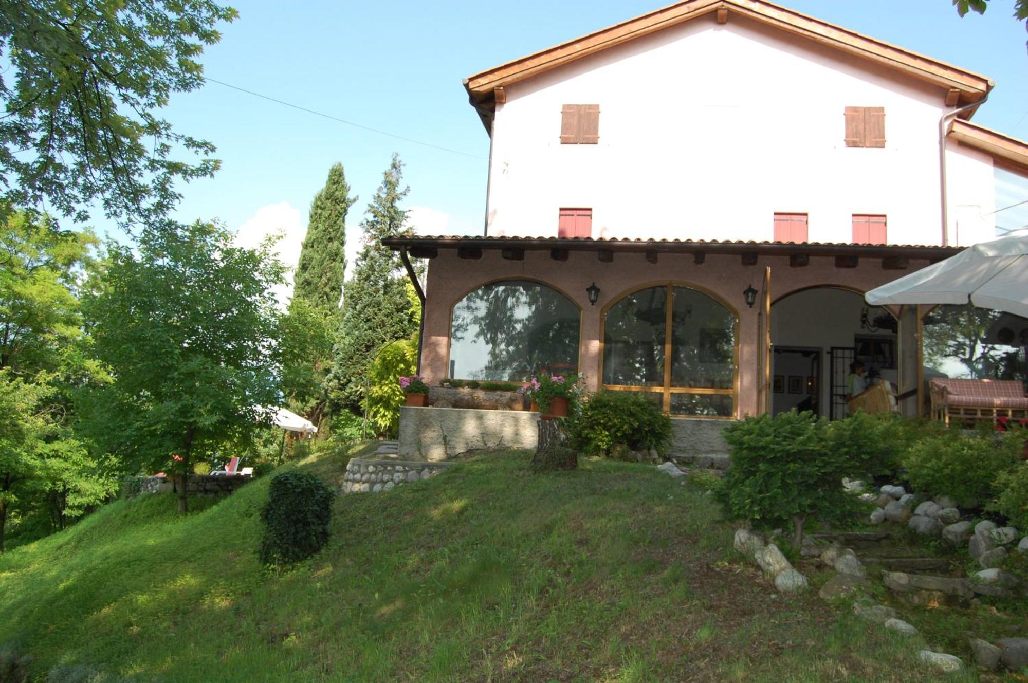 B&B Four Winds Фоллина Экстерьер фото